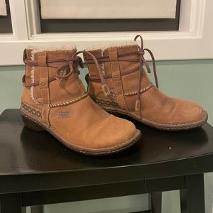 Ugg Women’s Caspia Wool and Leather Ankle Boots